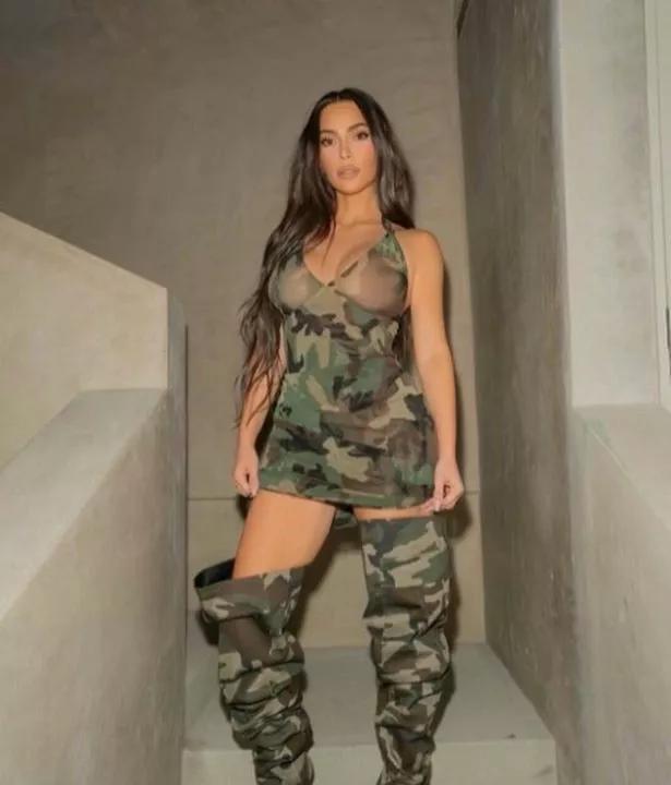 金·卡戴珊|金·卡戴珊把玩健身拉力机，几乎没有着装，这让粉丝很疯狂