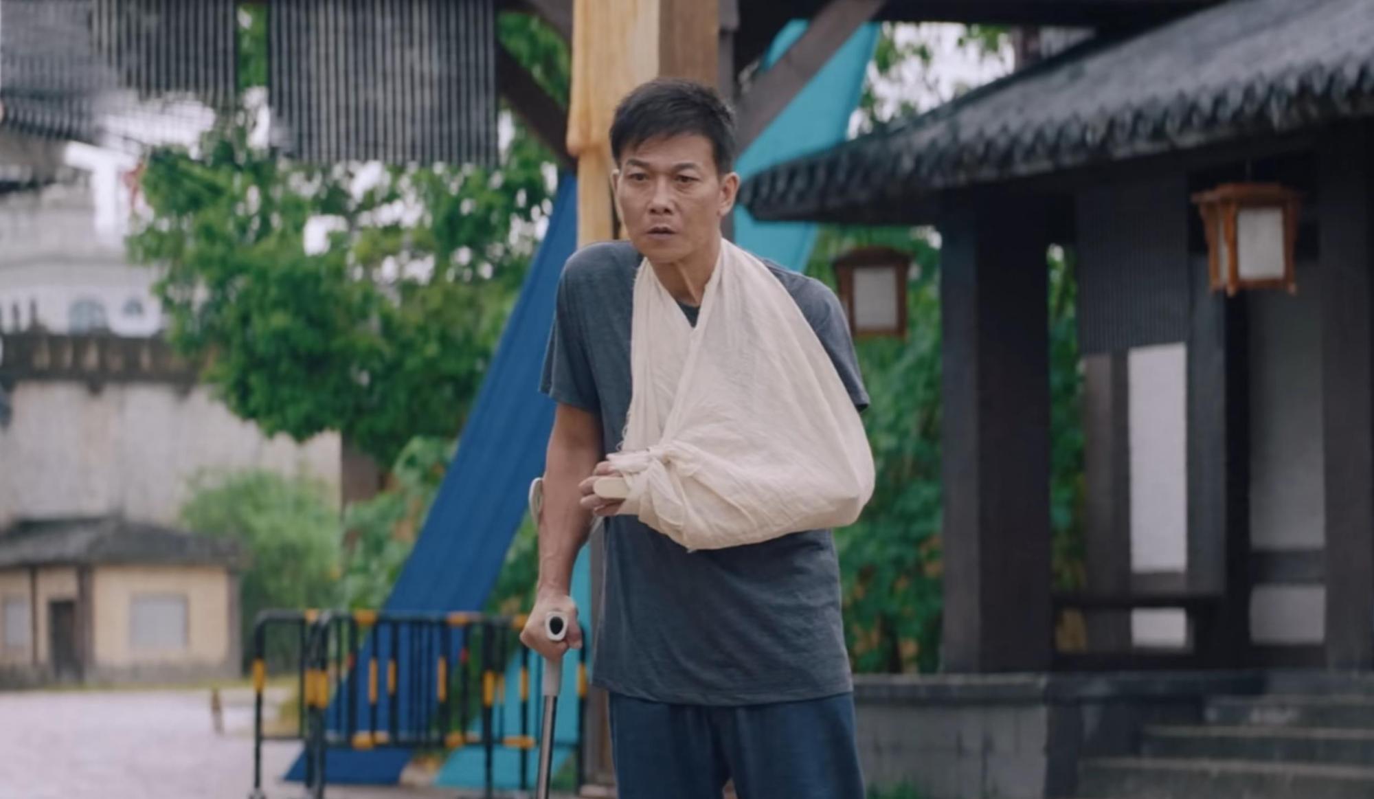 白雪在燃烧|钱小豪主演的《我不是龙套》，表面上是部喜剧，但是却泪点十足
