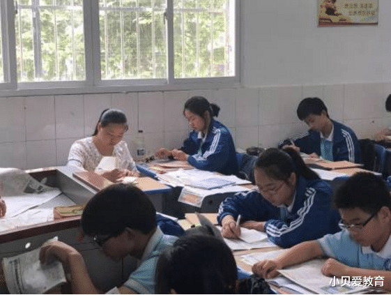 发型|学校公布“标准发型”,男生还看得过去,女生发型感觉太丑了