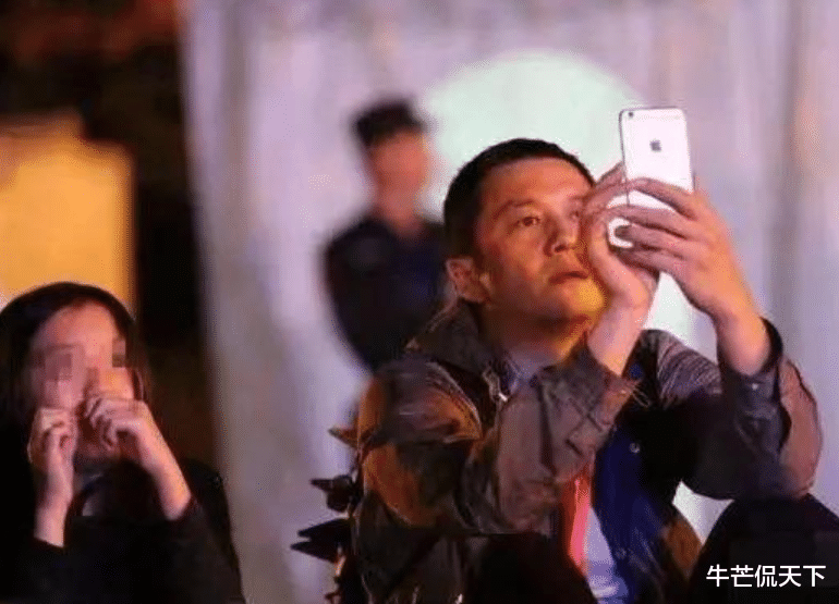 李亚鹏|李亚鹏负债4000万要下跪，王菲一句回应刷爆朋友圈......