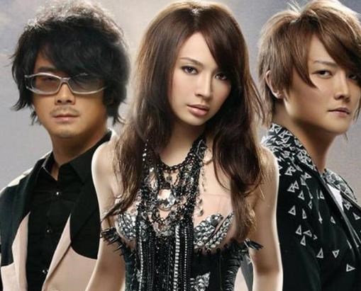 阿沁|踢走主唱找个“替身”想翻红，快凉了才喊话原唱，网友：真尴尬