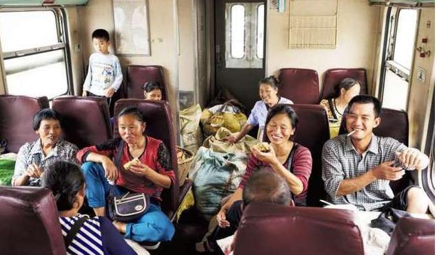 于歡歡說電影 中國“唯一免費”火車，農民還是最大的受益者，任何人可免費乘坐