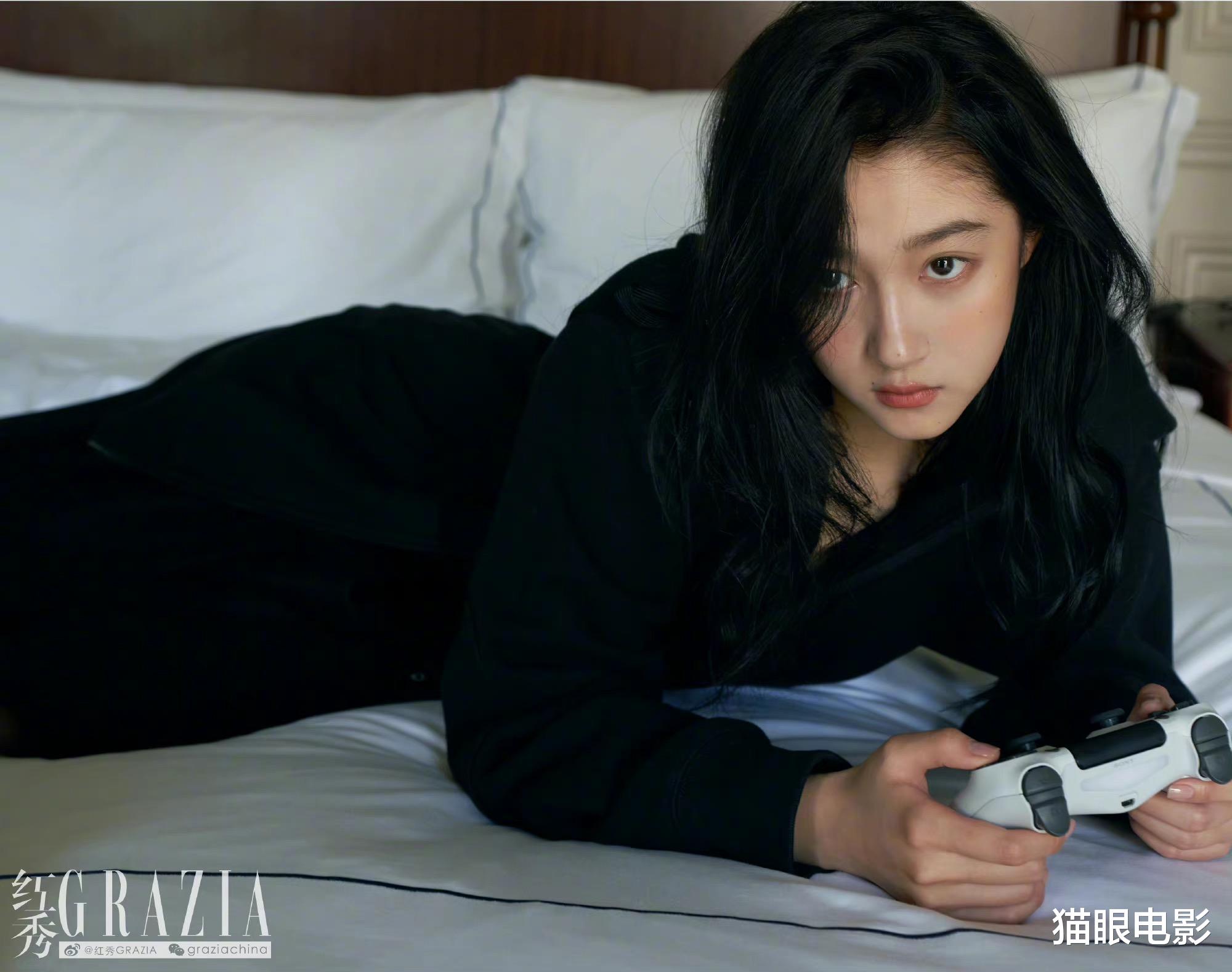 李宏毅|关晓彤最近太美了！新造型风格多变，慵懒气质中大长腿抢镜