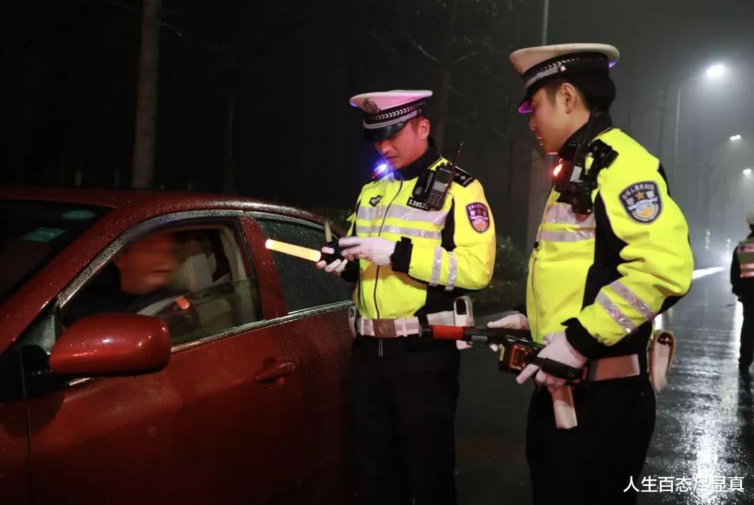 上门女婿崩溃了,男子故意酒驾求拘留:你们戴黑帽子,我戴绿帽子