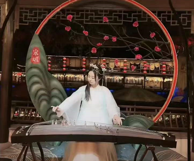 古筝|田静停播后心态大变，穿古装，带孩子，每天不亦乐乎