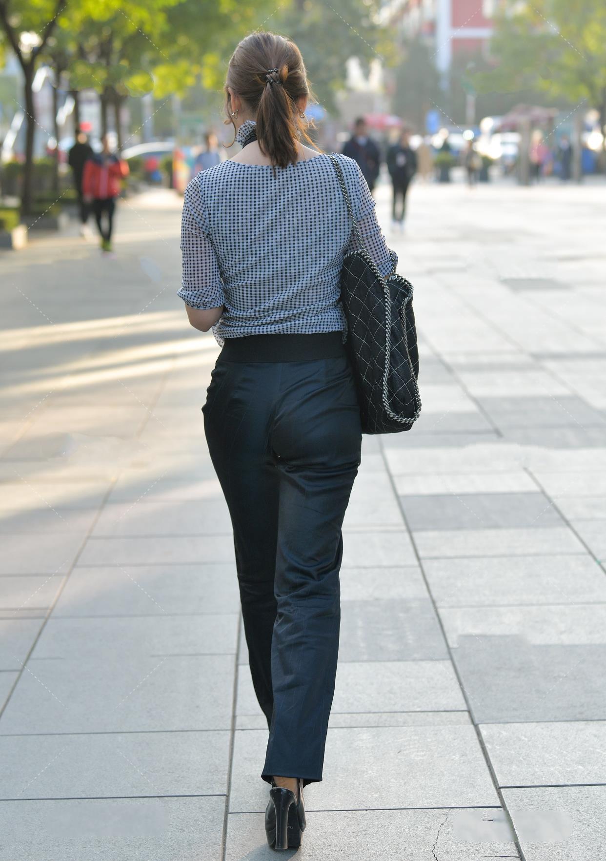 衬衫|格子复古挂脖镂空衬衫，黑白格子加上黑色蝴蝶结，日常通勤单品