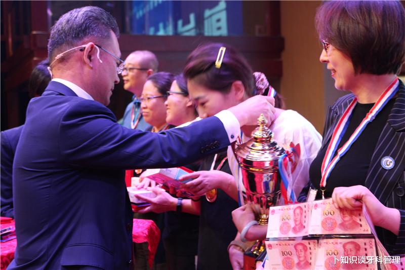 口腔门诊管理运营，业绩低，试着做好墙面细节