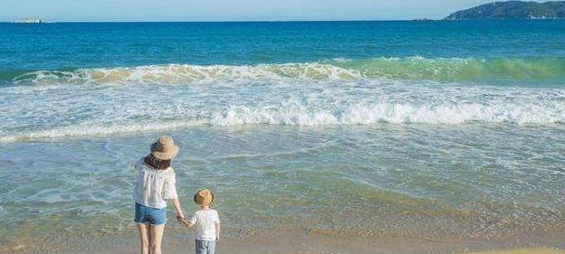 赵薇|王菲女儿和赵薇女儿现身机场，不在一个“档次”，差距一目了然