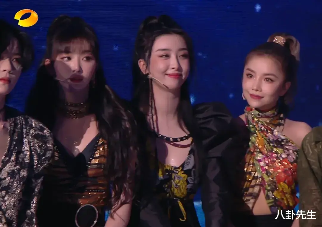 张彬彬|湖南卫视开心夜：金晨鼻子瞩目，TWINS造型拖后腿