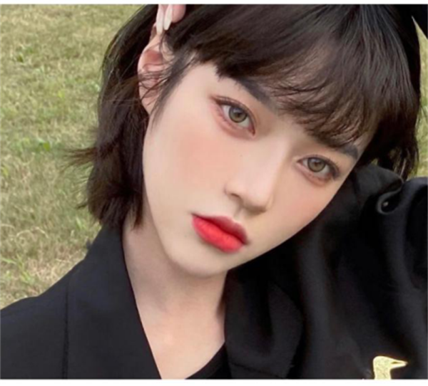 小哥哥|短发比长发更容易彰显自己的风格，清爽利落，简约又不失高级