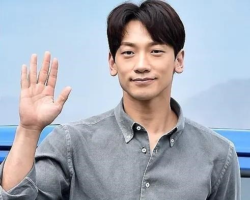 清浅微笑的我|39岁的Rain比以前看起来憔悴了!