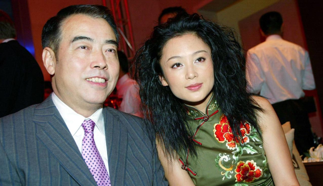 陈红|25年前，葛优和张国荣这张合照，中间那个女孩堪称惊艳了一个时代