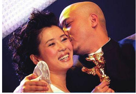 黄渤|?她曾把黄渤吻到害羞,和导演同居12年遭嫌弃,如今身价过亿仍低调!