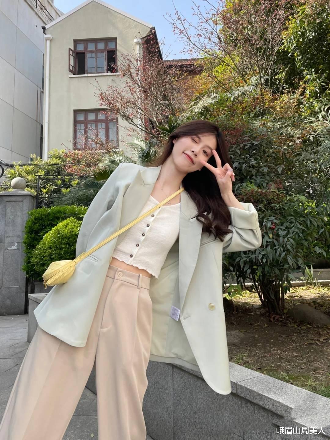峨眉山周美人|真正会打扮的女人，入秋后都离不开这3种颜色，洋气显白有气质