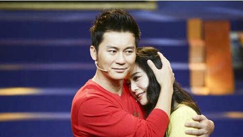 范冰冰|范冰冰李晨已秘密领证?两人被拍到现身民政局,双方穿情侣装现身