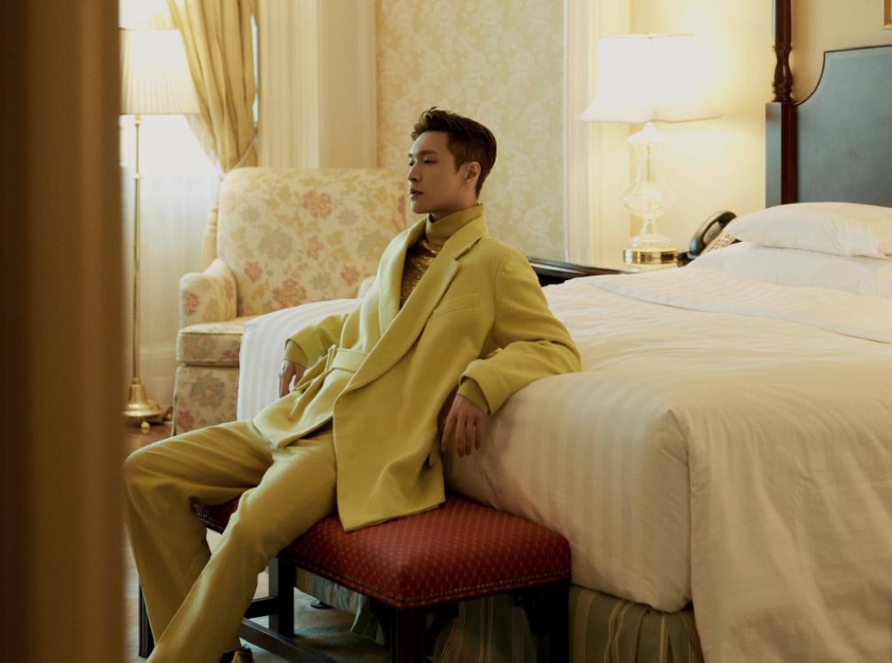 王嘉尔|张艺兴隔着王一博喊王嘉尔宝贝，王嘉尔一脸惊慌，小表情太抢镜！