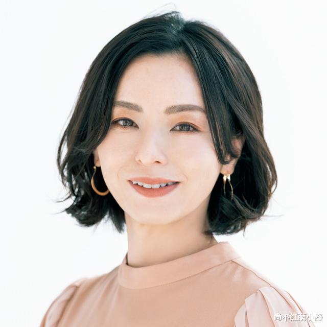 发型|40岁女人发型太短，难驾驭？试试这几种“妈妈卷”，减龄又洋气