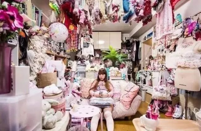 女孩|日本女孩自曝一辈子不谈恋爱，看到她房间的东西后，网友：懂了