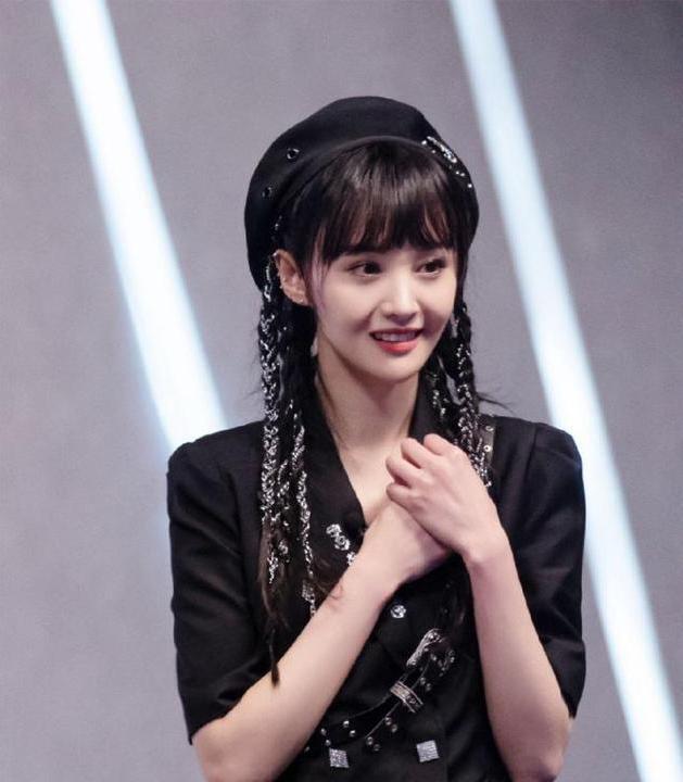 树叶飞舞 娱乐圈风云人物，探索“郑爽”的传奇经历第一集