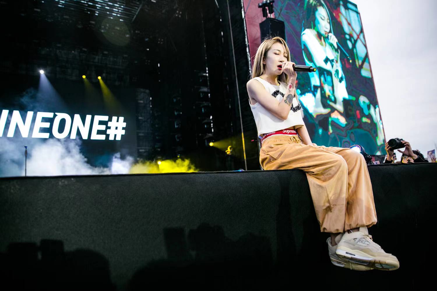 柒的球鞋日记|OW X AJ4 黑红