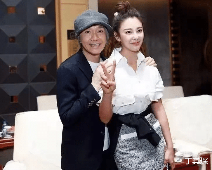 张雨绮|2006年19岁的张雨绮画着浓妆被一辆大奔接走，一个40多岁的中年男人正等着她