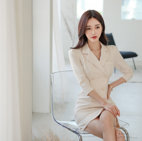 壹品穿搭|女神孙允珠高清时尚搭配：香槟海汐浅浪瑞典简约西装裙