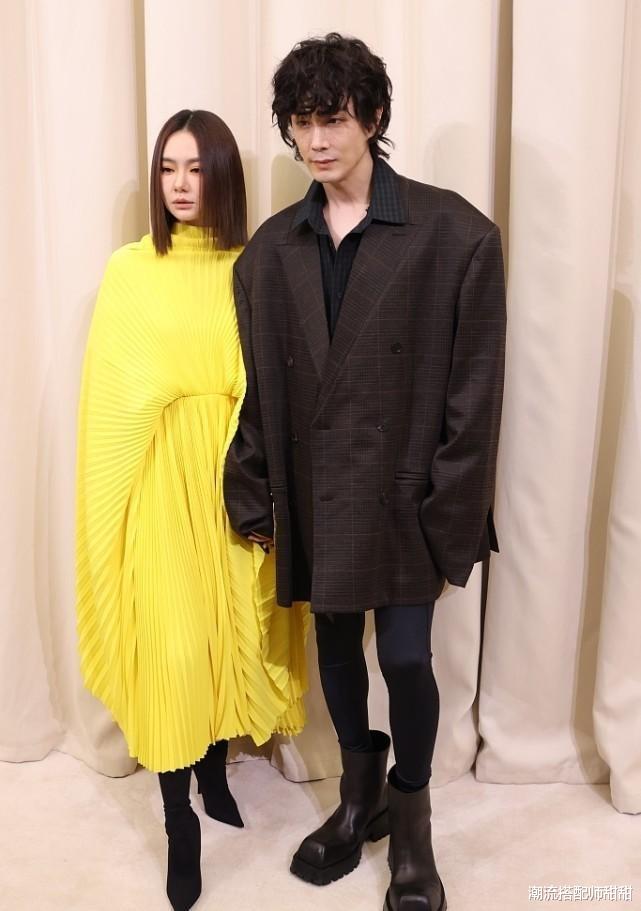 戚薇|Balenciaga:戚薇李承铉穿得像段子,张柏芝颜值没抗住,刘雯真野
