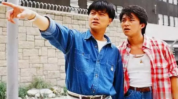 周星驰|他一手捧红周星驰，如今没钱治病，星爷身家百亿为何不帮他？