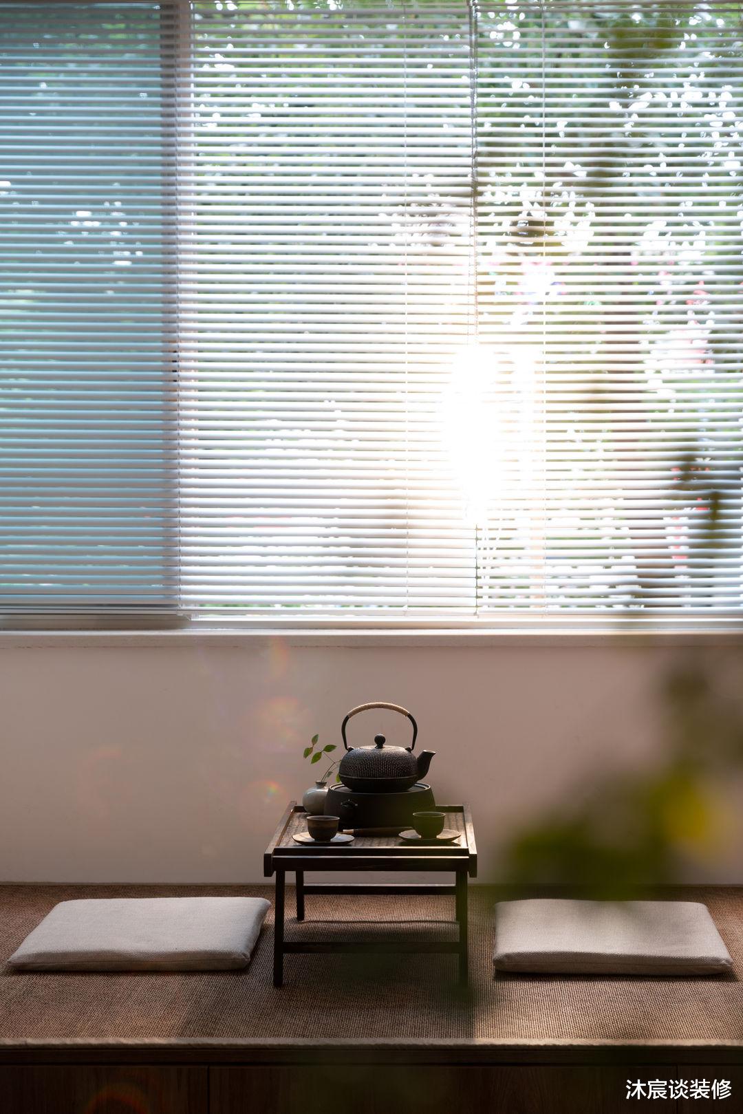 沐宸谈装修|40岁大叔把客厅去掉,装修成极简新中式,新家静谧又美好,好喜欢