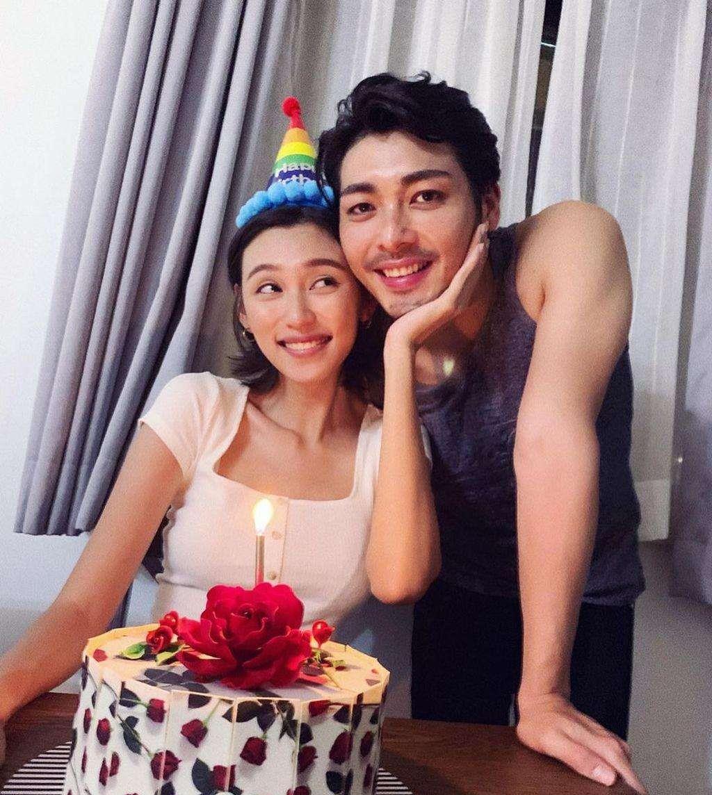 明星|17岁当模特终成演员，25岁不惧争议未婚生女，她带孩子嫁明星老公