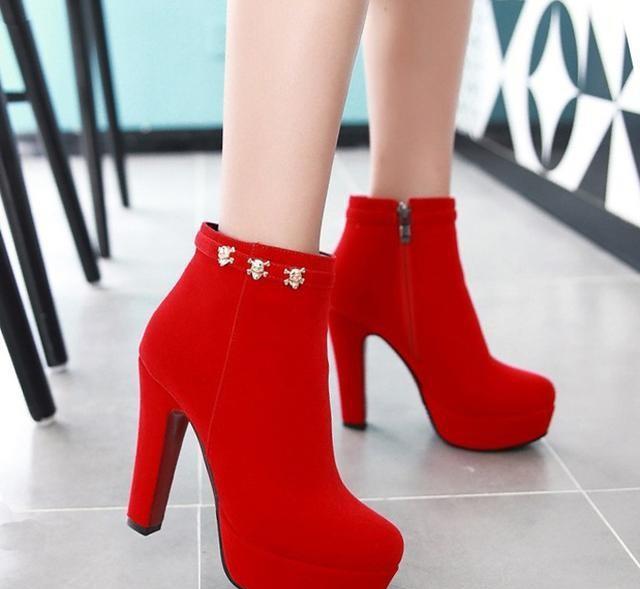 小九讲美业|新款女士高跟鞋，无论生活中还是职场，都应该做个气质女神