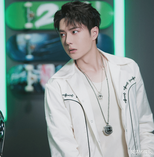 韩庚|街舞4：明星队长戴墨镜海报，王一博等人姿势相同，韩庚搞特殊