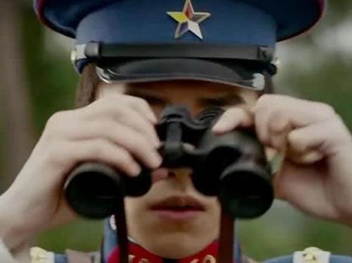 舜网 让人哭笑不得的穿帮镜头：人家打仗呢，穿个裤衩来捣什么乱？