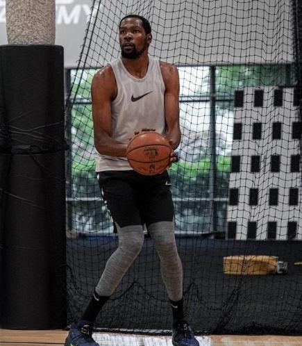 凱文·杜蘭特|曾高調(diào)示愛，斯嘉麗兩次離婚，為何杜蘭特不敢大膽追求她呢？