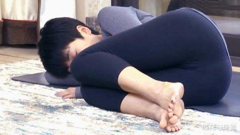 运动|秋季多练阴瑜伽体式，减压助眠，缓解疲惫，坚持练习才有效果！