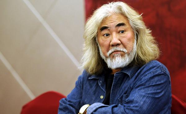 张纪中|70岁还能再当爹，让女儿伺候小4岁后妈，张纪中凭啥这么“潇洒”