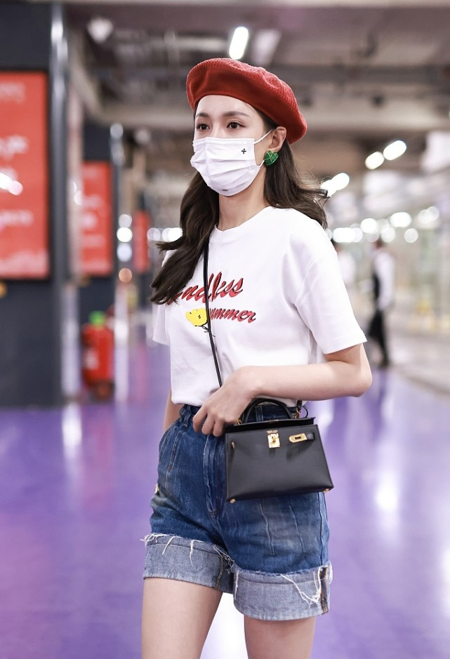 BiuFashion|沈梦辰主持人出身却有“模特身材”，素颜也走在时尚前端，有气场