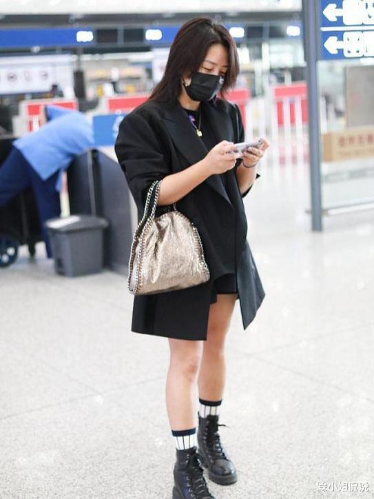 穿衣搭配|何洁真不容易，生完三胎努力减肥又失败了，双腿粗壮仍爱下衣失踪