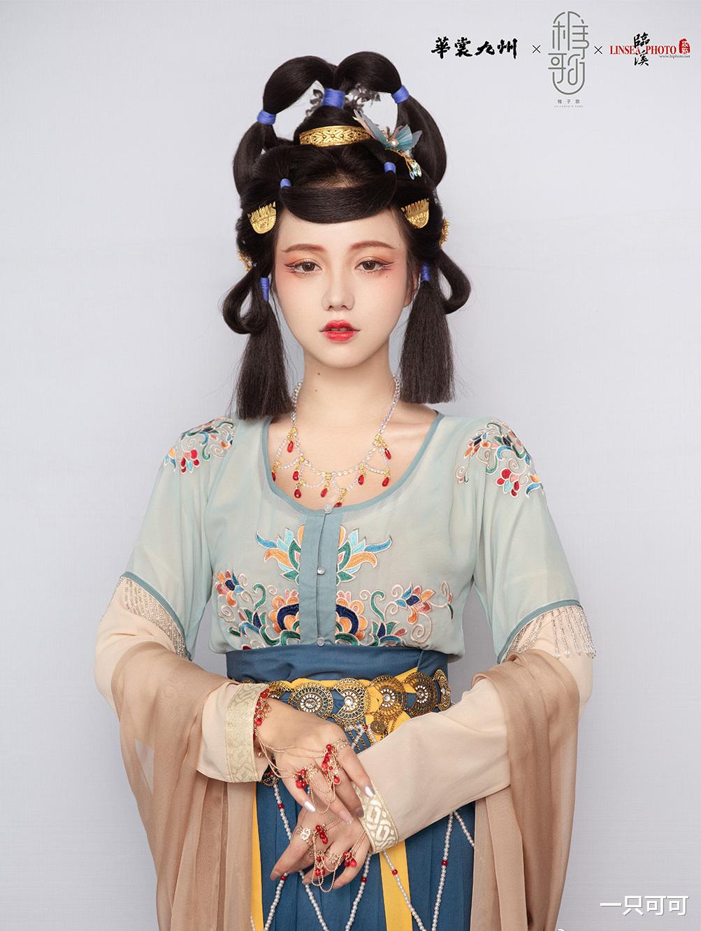 洛丽塔|洛丽塔大哥火出圈，穿汉服美艳又妖娆，别说男生，女生看了也心动