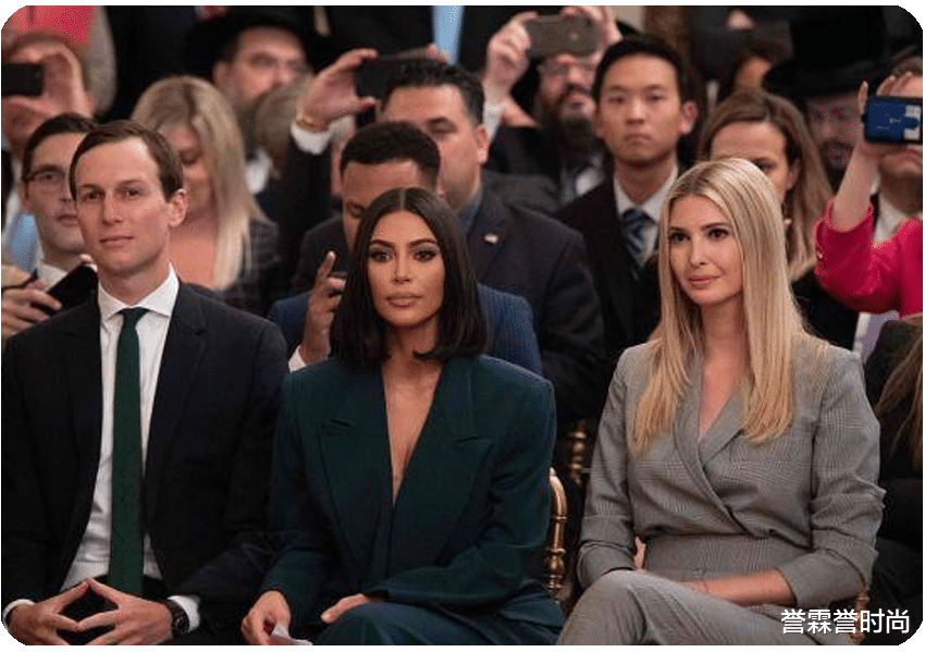 誉霖誉时尚 卡戴珊丰盈身材非穿紧身配西装，既自豪又气质，风光见特朗普