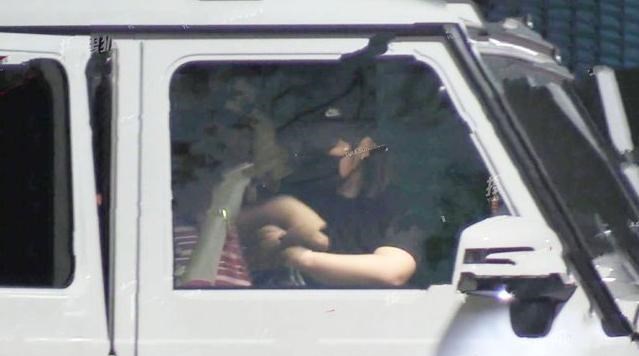 马思纯|马思纯张哲轩街边搂抱，女方带男友见妈妈，两人疑似好事将近！