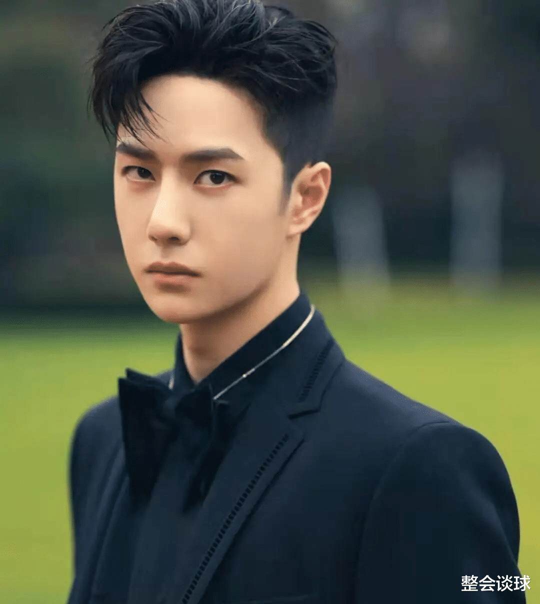 王一博|?王一博成抬咖工具人？ 《山河令》停更，张哲瀚发文引发争论？