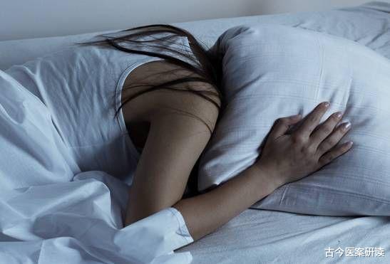 失眠|失眠也有“天敌”,不是喝牛奶,你若敞开吃,一觉睡到自然醒