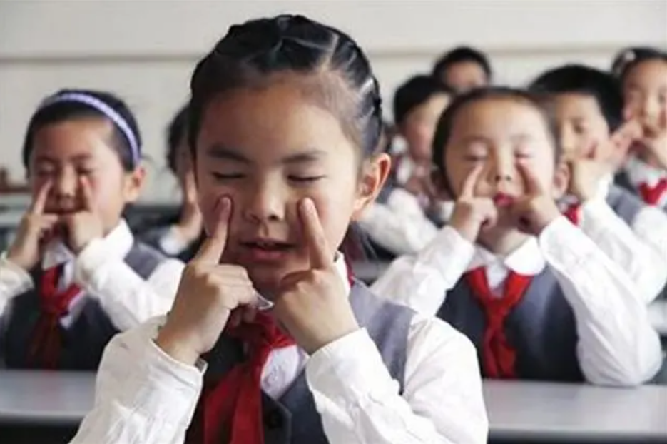 急诊室老苗|产妇生下“小眼睛宝宝”很嫌弃，婆婆安慰会变大，百天后却打脸了