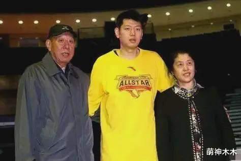 闫妮|为前婆婆祝寿，主动赡养11年，五位离婚后待前公婆亲如父母的明星