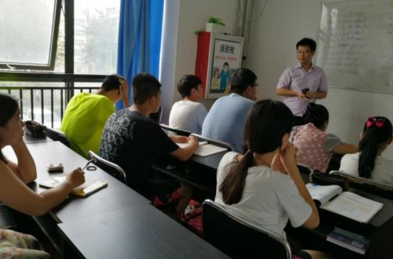 一更育儿|双胞胎补课，家长设局举报老师，网友：漂亮！亲手断送孩子前程