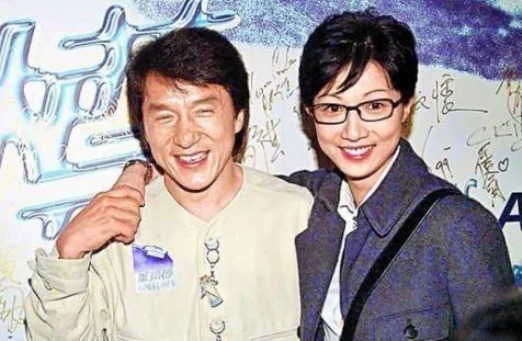 吴卓林|“小龙女”吴卓林街头吃三明治，十分落魄，廉价宾馆也住不起了？