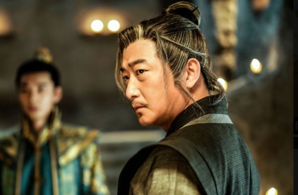 马伊琍|从石惊天到阿卑罗王，再到丘山，曾经画烟熏妆带美瞳的男神也老了