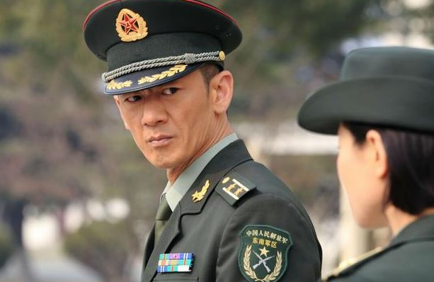 娱乐圈|他本是洗碗工，意外进入娱乐圈后搭档吴京走红，母亲是他最大遗憾