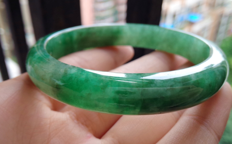 翡翠|看起来通透的翡翠,就是天然好翡翠吗?答案或许和你想的不同